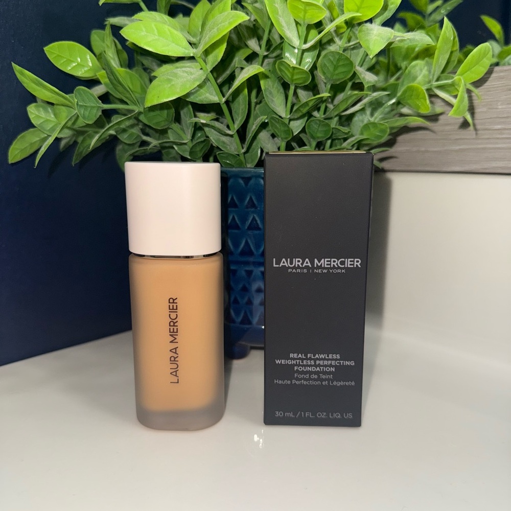 Laura Mercier Real Flawless Weightless Perfecting Waterproof Makeup (NEW)